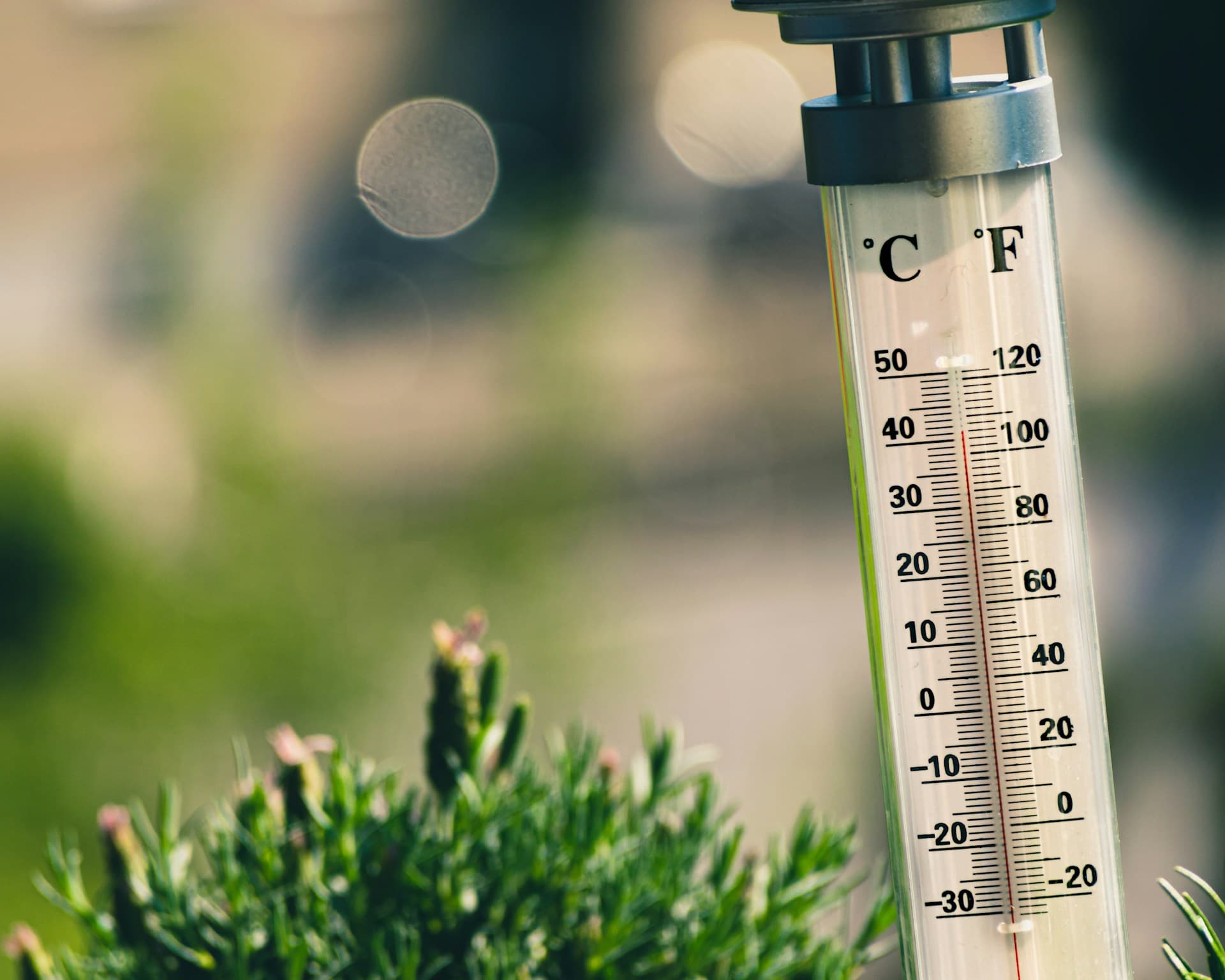 Omdlenie przy wysokiej temperaturze – kiedy konieczna jest pilna pomoc medyczna